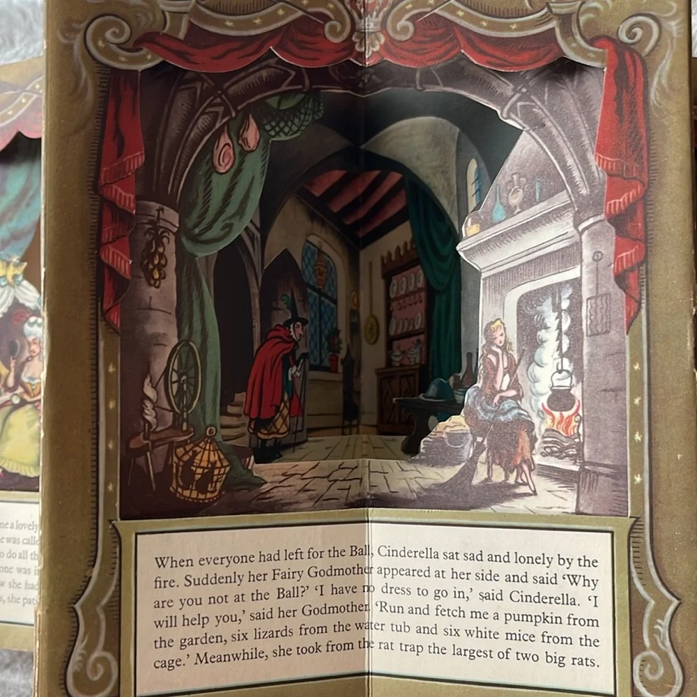 Cinderella Illustrated Peepshow Book - Picture 7 of 7